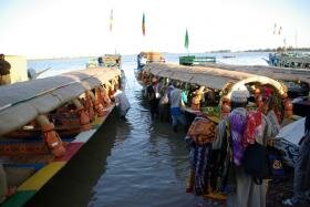 ArchSoc tour on Niger River 2009